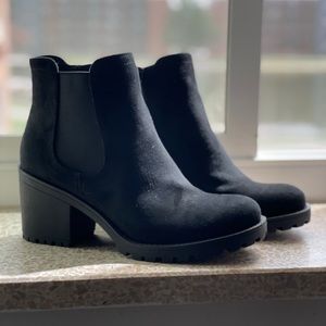 *BRAND NEW* Sun & Stone Ankle Booties